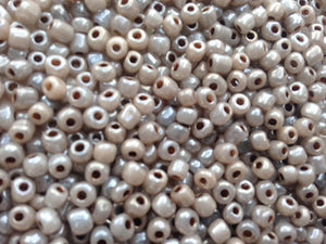 Perles de rocailles 4 mm - Beige nacré - 20g